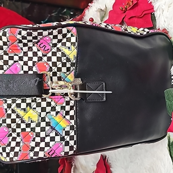 BETSEY JOHNSON BLACK/MULTICOLORED PIXEL SQUARE  CLOTH LUV BETSEY WEEKENDER - Picture 4 of 6